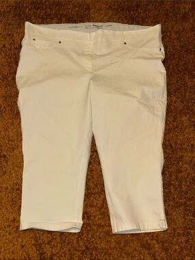 Plus-Size White Cropped Jeans - Luxe Denim
